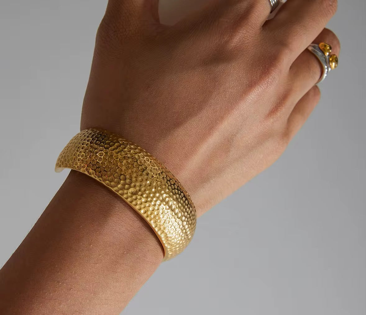 Solis Cuff